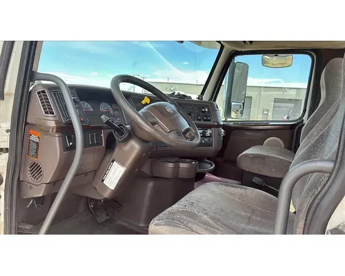 VOLVO VNL CAB