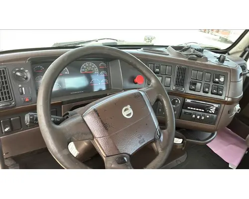 VOLVO VNL CAB