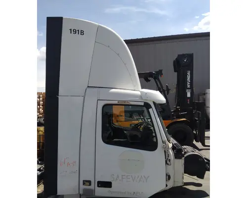 VOLVO VNL CAB
