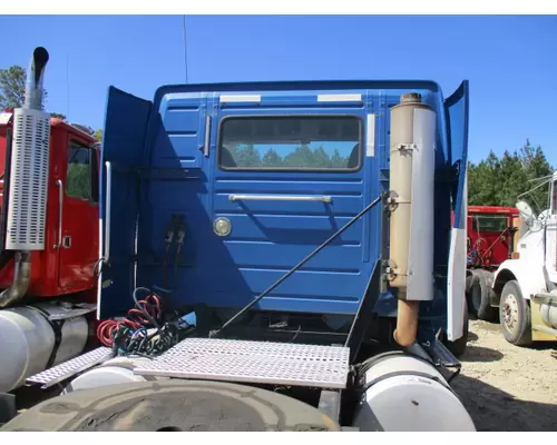 VOLVO VNL CAB