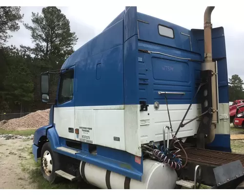 VOLVO VNL CAB