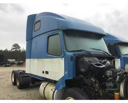 VOLVO VNL CAB