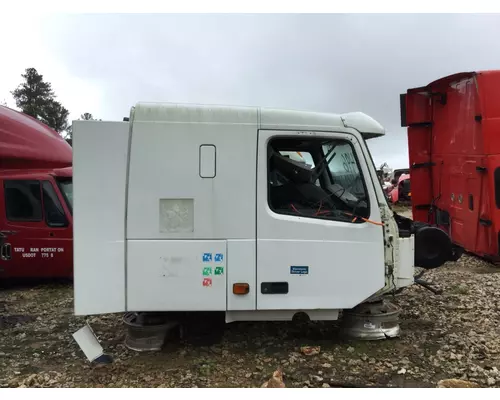 VOLVO VNL CAB