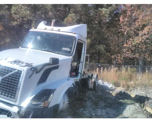 VOLVO VNL CAB