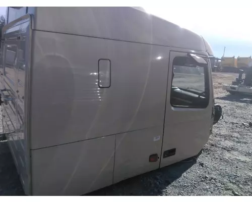 VOLVO VNL CAB