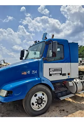 VOLVO VNL CAB