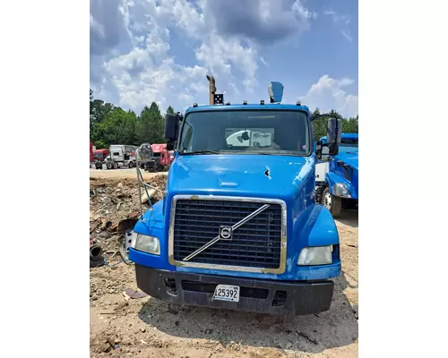 VOLVO VNL CAB