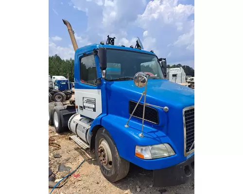VOLVO VNL CAB