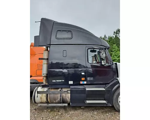 VOLVO VNL CAB