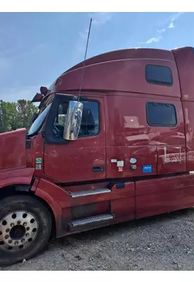 VOLVO VNL CAB