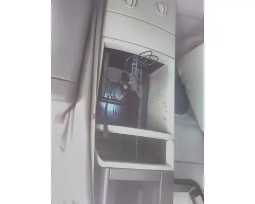 VOLVO VNL CAB