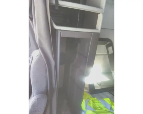 VOLVO VNL CAB