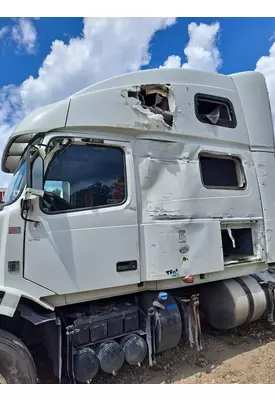 VOLVO VNL CAB