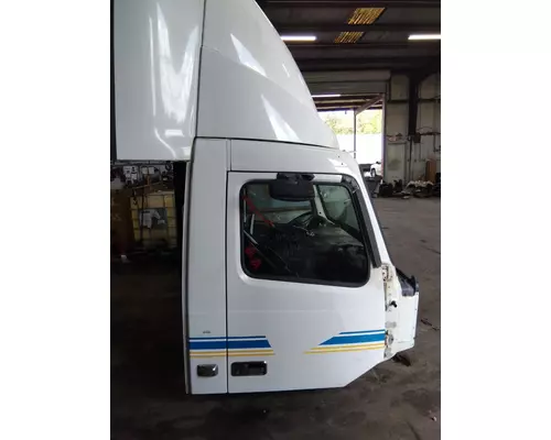 VOLVO VNL CAB