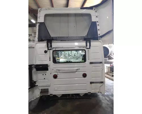 VOLVO VNL CAB