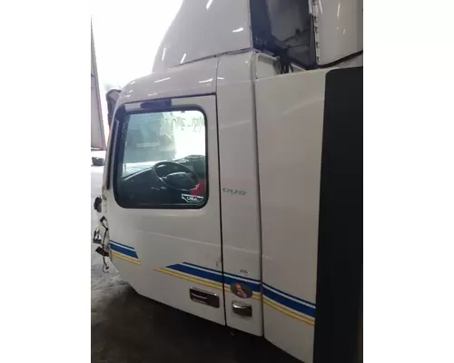 VOLVO VNL CAB