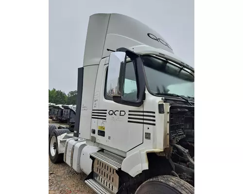 VOLVO VNL CAB