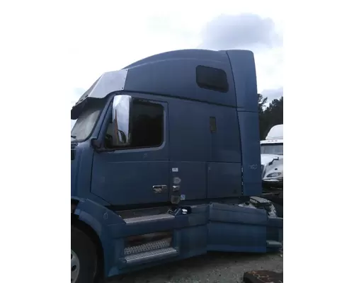 VOLVO VNL CAB