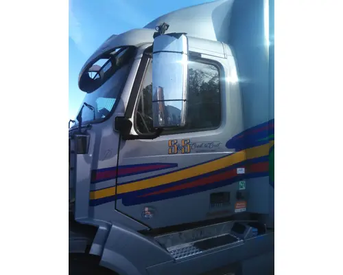 VOLVO VNL CAB