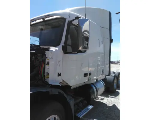 VOLVO VNL CAB