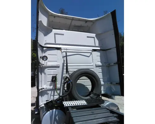 VOLVO VNL CAB