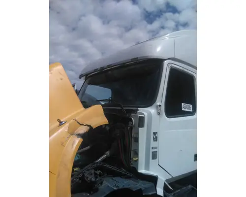VOLVO VNL CAB