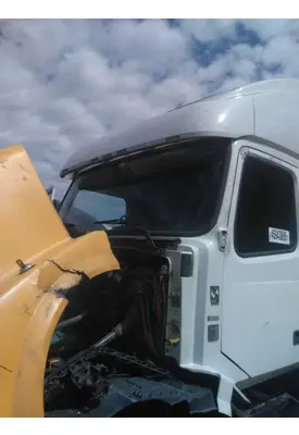 VOLVO VNL CAB