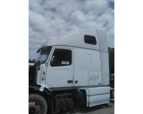 VOLVO VNL CAB