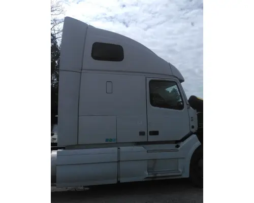 VOLVO VNL CAB