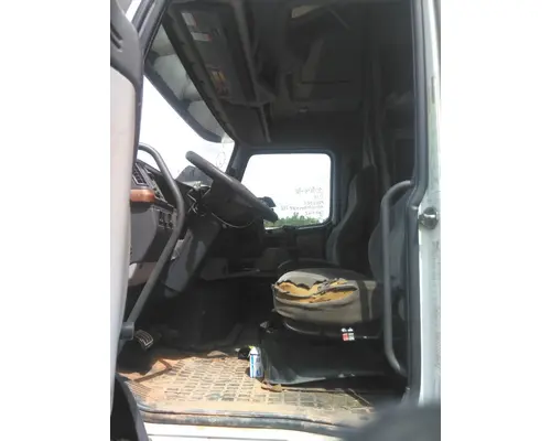 VOLVO VNL CAB