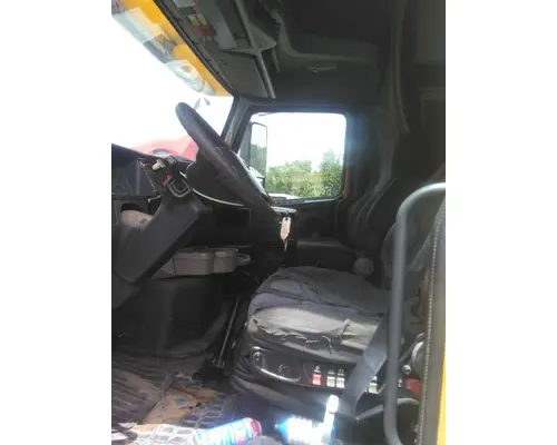 VOLVO VNL CAB