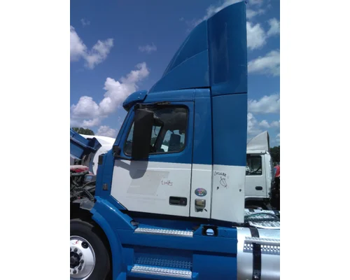VOLVO VNL CAB