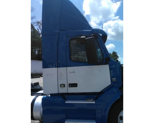 VOLVO VNL CAB