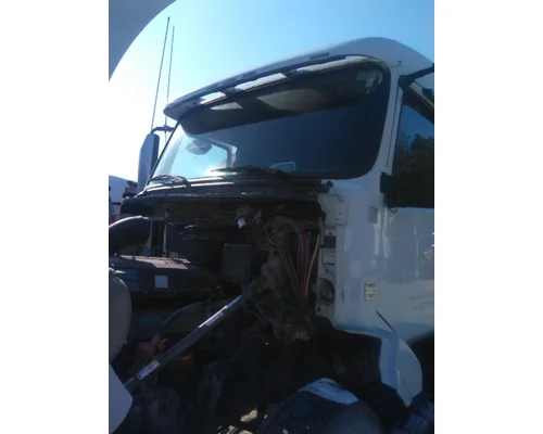 VOLVO VNL CAB