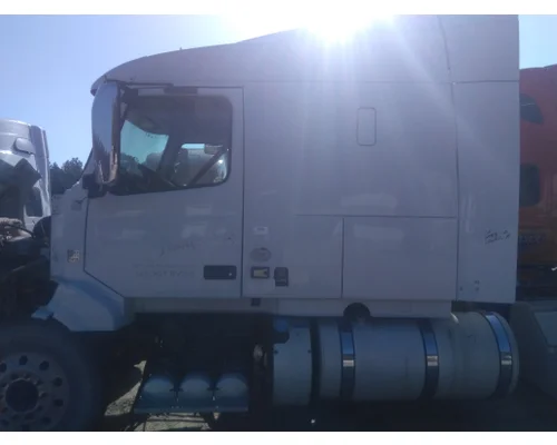 VOLVO VNL CAB