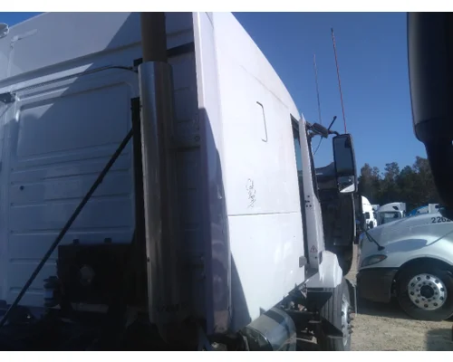 VOLVO VNL CAB