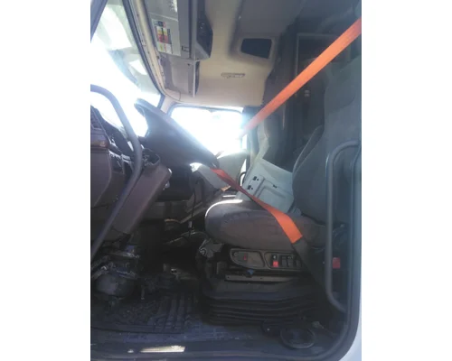 VOLVO VNL CAB