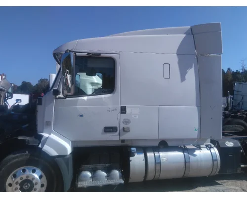 VOLVO VNL CAB