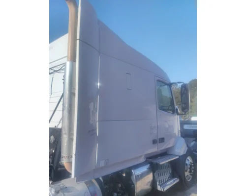 VOLVO VNL CAB