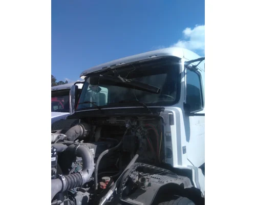 VOLVO VNL CAB