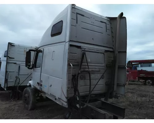 VOLVO VNL CAB