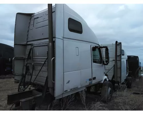 VOLVO VNL CAB