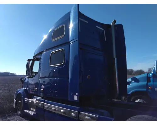 VOLVO VNL CAB