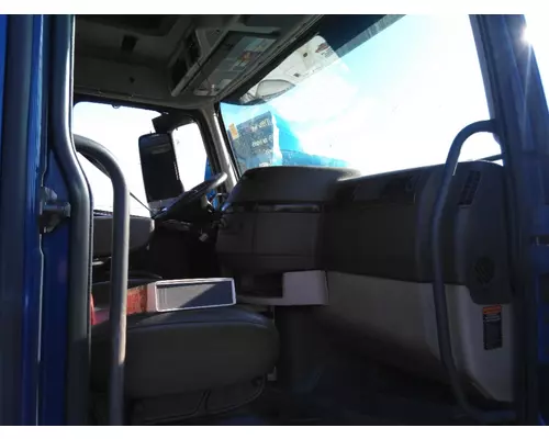 VOLVO VNL CAB