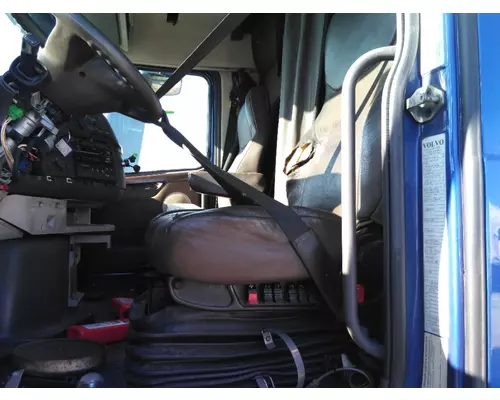 VOLVO VNL CAB