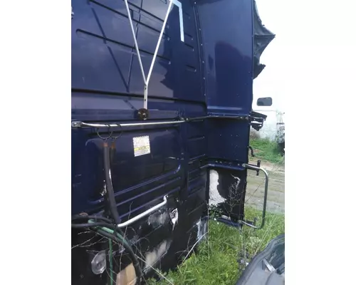 VOLVO VNL CAB