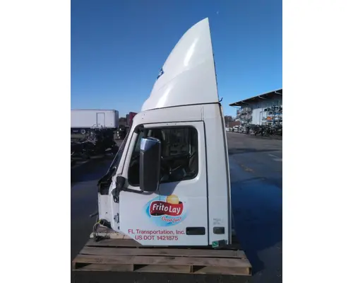 VOLVO VNL CAB