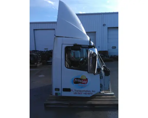 VOLVO VNL CAB