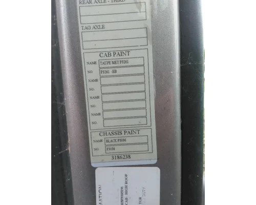 VOLVO VNL CAB