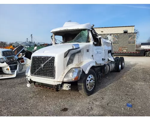 VOLVO VNL CAB